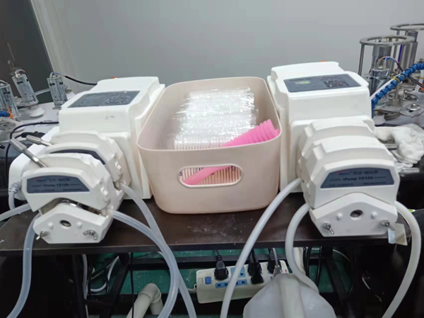 研磨玻璃設(shè)備配套蠕動(dòng)泵降溫